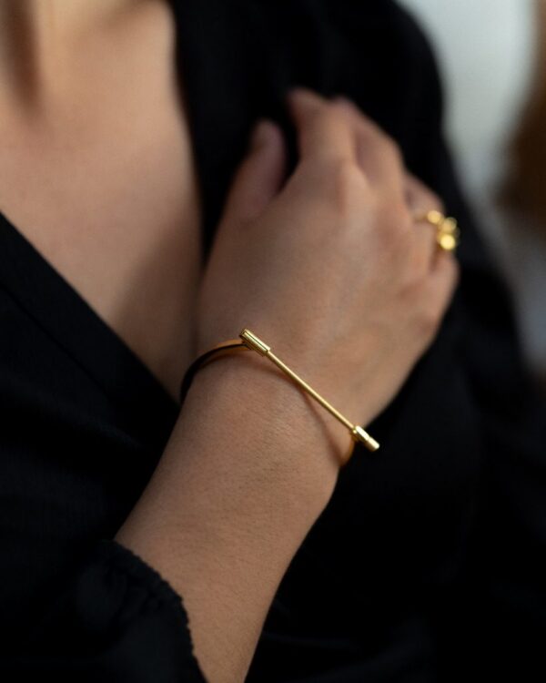 Armreif Omega S, Edelstahl vergoldet