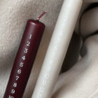 Stab-Kalenderkerze, deep wine