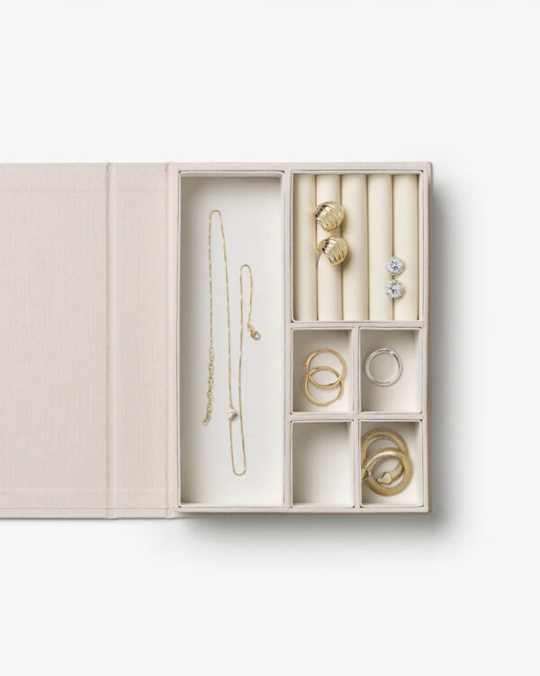 JEWELRY BOX, A GIRLS BEST FRIEND